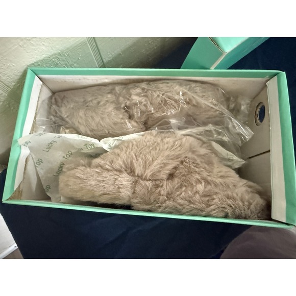 Lucky Top Kids Faux Fur Slippers Lt Taupe Size 10 NEW - Picture 4 of 6